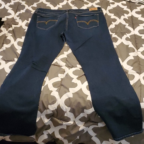 Levis - Picture 4 of 4